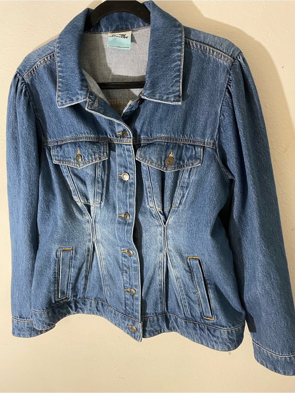 Women's Blue Denim Button-Up Jacket with Tailored Seams